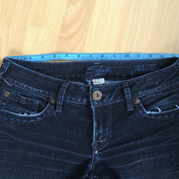 Silver Jeans W28 Cut Offs Low Rise Dark Denim - Picture 5 of 8